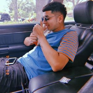 Meet your Posher, Carlos